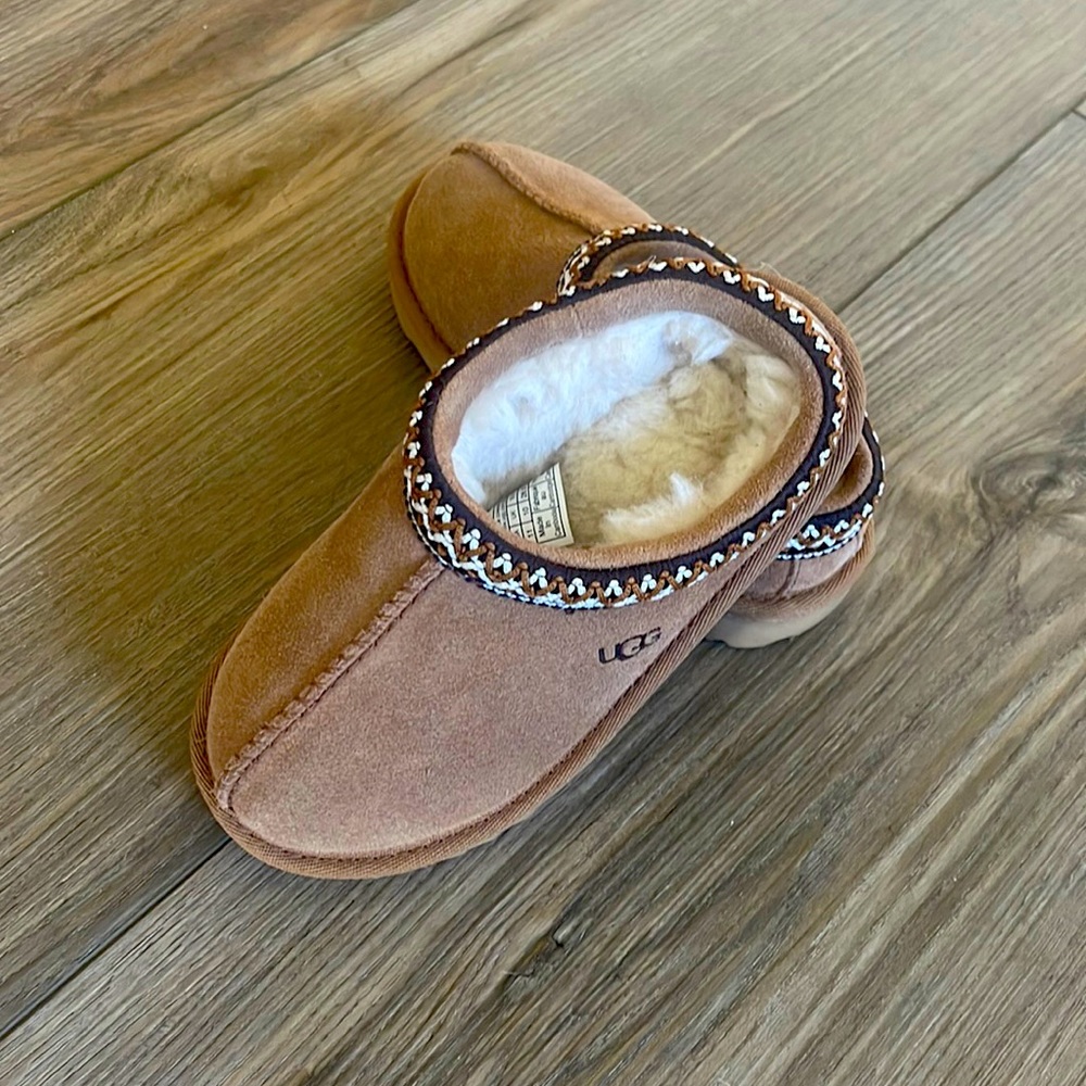 Ugg K-Tasman II Embroidered- worn once